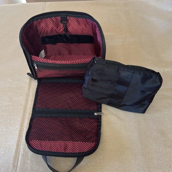 Caboodle’s travel bag. - Picture 2 of 8